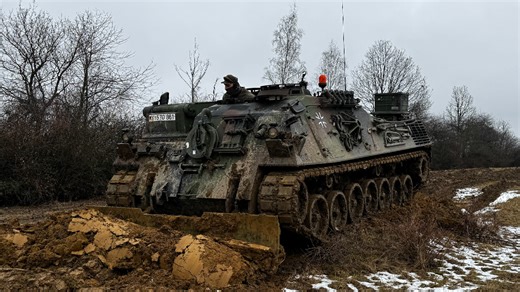 Bergepanzer der Bundeswehr unterstützt Naturschutz in Lemgo