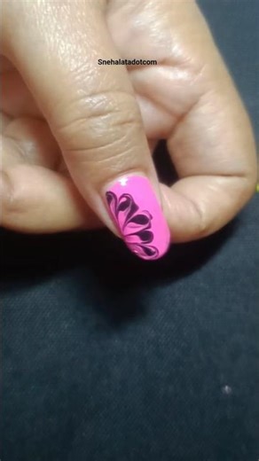 #Flower nail art design 🩷🖤💅#youtubeshorts 💐# snehalatadotcom #Shorts🫒 nailart #naildesing#nail