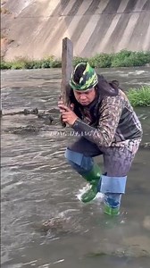 Catching a Giant Fish by Hand in Shallow Water 😱 | Incredible Fishing Skills Under Bridge #shorts