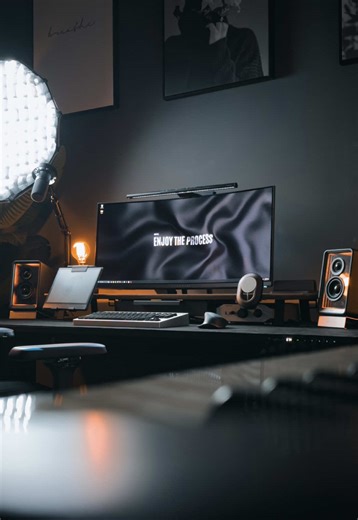 Among your New Year resolutions, is there one that says “get out of that old 9-5 job that sucks out your entire energy”? I’m a big advocate about remote work —it’s the reason I get to become a content creator in the first place— but most people I talk to simply can’t find the time to even do job search. I’ve been highlighting @Final Round AI 🚩 a lot and it really makes this so easy with its AI automatic job search. “I have no time” is no longer an excuse for anything. I mean literally… just ima