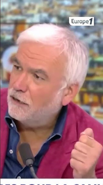 "Je suis tombé dans le studio hier et vraiment on a failli mourir" (Pascal Praud)