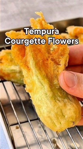 Tempura Courgette Flowers🌻 Find the recipe on Gronda🙌