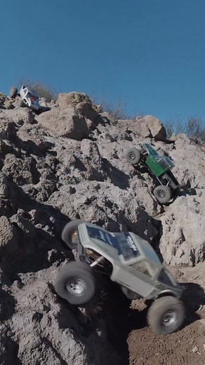 a lil side hill action. Debating on building a Mullet to compare to my VRD 👀 🎥: @juan2many.rc #vanquishproducts #rccrawler #rc #vanquish #vrdcarbon | Vittoreos