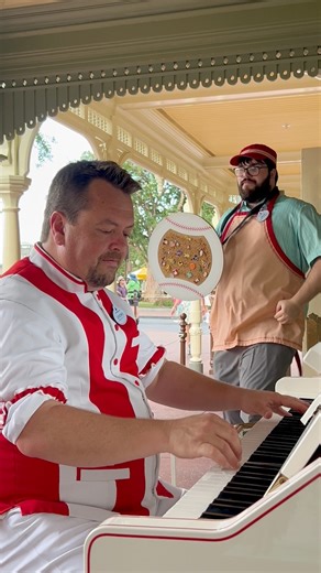7.8K views · 273 reactions | Circus Circus with Jeremie Jeremie plays at Magic Kingdom on Sunday #DisneyWorld #music #piano Follow @highscorekevin for more Disney entertainment. | Magicparkmemories | Facebook