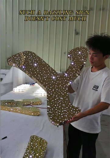 Are you still using traditional signs? Such a cool sign doesn't cost much #signagedesign #signage #ledneon #ledlight