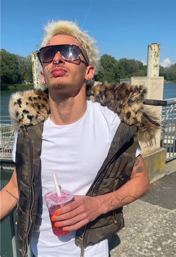 Vidéos de Killian (@killianblink) au sujet de Fur Vest Outfit