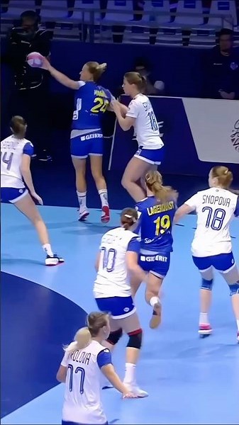 One in a million assist 🧠🤯 #handball #håndbold #ehfeuro #hagman