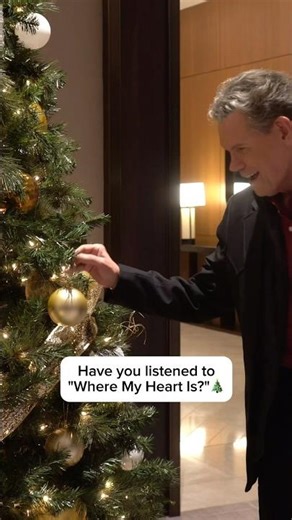 Which Randy Travis Christmas song is your favorite? ✨ #Holidays #RandyTravis #Family