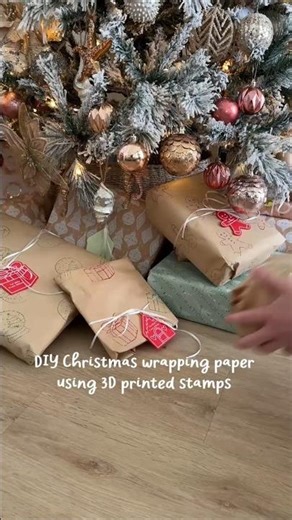 Create your own Christmas wrapping paper with 3D printed stamps! 🎄✨Wishing you all Merry Christmas!