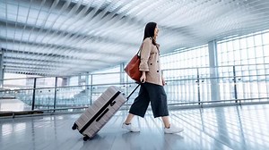 7 Travel Anxiety Tips to Ease Stress, According to a Psychiatrist