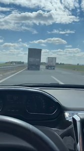 "Autoput Novi Sad - Subotica, preticanje trajalo 10 minuta. Nakon toga nastavlja u brzoj traci bez pomeranja" | Serbia Live - Novi Sad