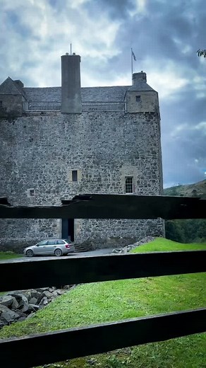 Come with me to stay in a haunted Scottish Castle! 🏰👻