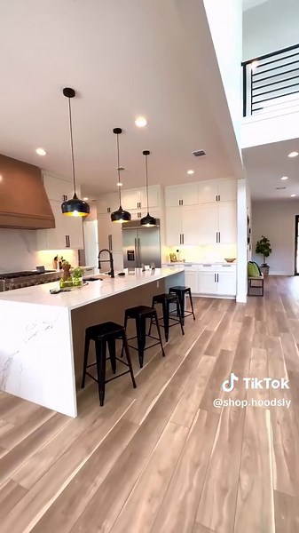 We are Hoodsly 💜 📍Based in North Carolina. 🤝 Every single range hood is hand-crafted by skilled artisans. 🪵 We have seven wooden range hood styles to choose from and endless customization options. Including additional wood species. 2️⃣ Our two-piece installation process simplifies the mounting and inspection process - one of our customer’s favorite details. 📺 We have been featured on Married to Real Estate, Flip or Flop, Calling the Closer, Flip the Strip, Battle at the Beach, and more. 🏆 