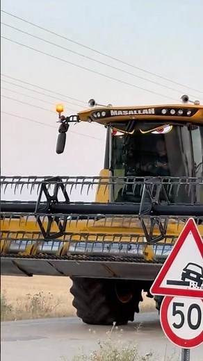 🚜 New Holland Combine Power! 🤯🌾👀