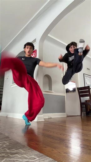 This time with more every⚡️⚡️⚡️@Liam Parlet @Kuresha Versace Balenciaga #blowthisup #viraltiktok #ootd #viral #fyp