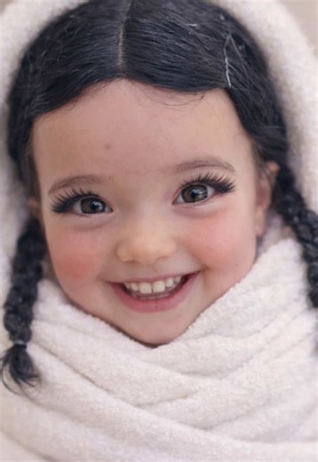 a diverse cast 👶🏽🧓🏽 | putting on a cast