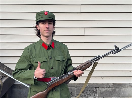 【沉浸式体验】穿上PLA军装，亲手试射“传奇56式”！这后坐力是真的顶！ | 合规拍摄