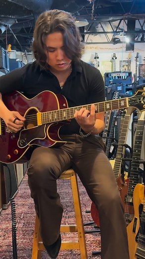 ATTENTION @epiphone FANS! ‘90s Howard Roberts model in a cherry...