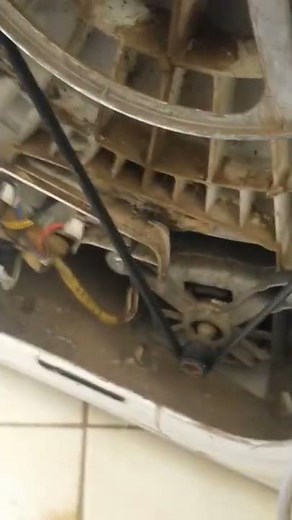 reason your front load washer belt is falling off....replace bearings.
