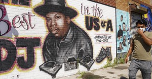 Jam Master Jay's accused killer rapped in front of memorial mural, prosecutors say