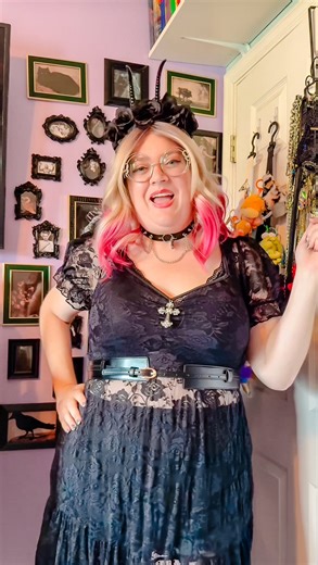 Tarra on Instagram: "THE LAST!!! day of styling outfits for Halloween Horror Nights every single day till opening night. That means HHN officially starts TOMORROW!!! What to wear to Halloween Horror Nights? Check this series out for dramatic to casual inspiration and options! #hhn #hhn34 #hhnoutfitinspo #halloweenhorrornightsorlando #universalorlando"