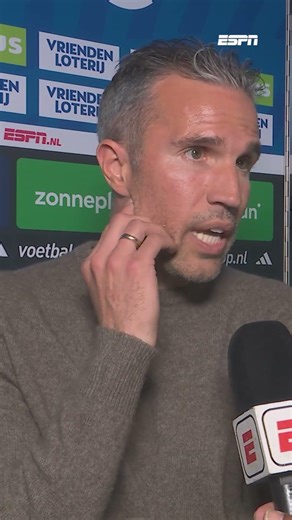 Robin van Persie neemt het op voor Raheem Sterling💪