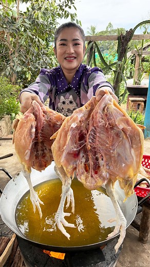 Yummy native deep fry chickens cooking by Mommy Sreypov | Passion Food