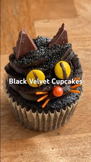 Black Velvet Cupcakes 🐱