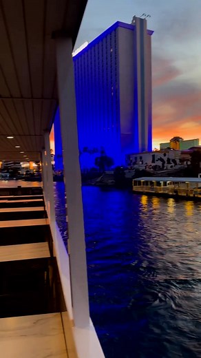 🌅 Nothing beats a Laughlin sunset on the river 🌊✨ Sit back, relax, and watch the sky put on a show aboard Laughlin River Tours. #LaughlinRiverTours #ColoradoRiverMagic #SunsetVibes #LaughlinLife #RiverViews #GoldenHourGlow #VisitLaughlin | Laughlin River Tours