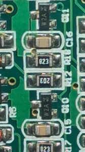 55K views · 481 reactions | Reading 3 digit SMD resistor code. #Reels #viral #shorts #electrician #ideas #diy #diyprojects #audio #repair #FM #LED #speaker #electroniccomponents #componenteselectrónicos #electricalengineering #radio #electronics #creative #diyproject | Belajar Servis Elektronika | Facebook