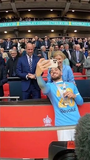 Rayan Cherki had to stop and take a selfie with Prince William before lifting the FA Cup 🤳🏆
