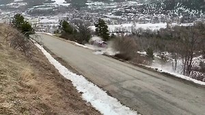 Momento del increíble vuelco de Ott Tänak este viernes. | Motorsport.com Latinoamérica