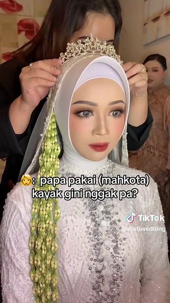 Makeup Pengantin: Penilaian Keluarga dan Proses Dress Up Manten