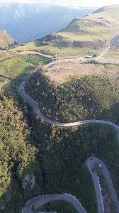65K views · 2K reactions | Nada se compara à sensação de explorar a Serra do Rio do Rastro! Quem aí está pronto para uma viagem repleta de paisagens deslumbrantes e curvas emocionantes? @cwagnergmf ⏰ Não mate nada além de tempo.  Não deixe nada além de pegadas.  Preserve a natureza 殺 A vida é feita de momento. #serradoriodorastro #serradoriodorastrosc #brasil #destinos #lugaresparaviajar #paraiso #viagens #serramaislindadomundo | Serra do Rio do Rastro Ao Vivo | Facebook