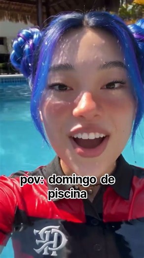 Domingo dia de piscina com os amigos 💙🩵💜 #vlogs #blogueira #veo3videos