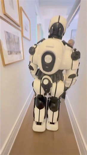 Live Robot in Manhattan, New York. #robot #liverobot #partyrobot #manhattan #newyork #filming