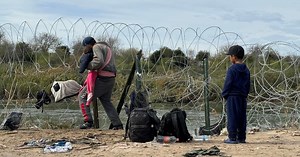 10,000 migrants cross southern border Monday