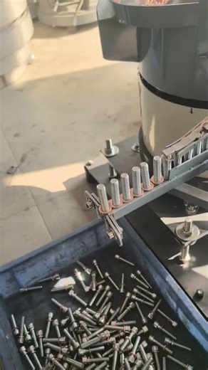 Look, a simple way to achieve the screw passing through the washer. bowl feeder #automation