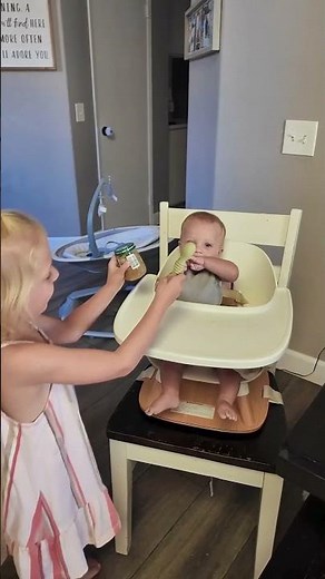 Big Sister Reports for Duty: Feeding Time with Beech-Nut Naturals & Organics