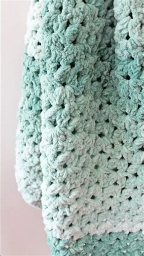 Bernat Blanket Yarn Double Crochet Pattern Chunky Blanket Ombré Green #crochet