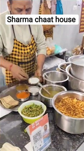 The Famous Sharma Chaat House in Gorakhpur!