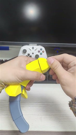 3D print a banana retractable knife