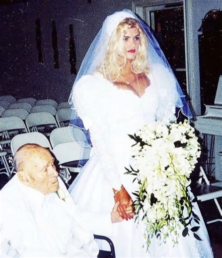4.8K views · 3 comments | A young model, Anna Nicole Smith married an old tycoon.She was 27 when she married 90 -year-old wealthy man. Was it a love or what? What's your take on such marriages?路‍♀️ Check the comments to see more of their photos  | Funsy Hub | Facebook