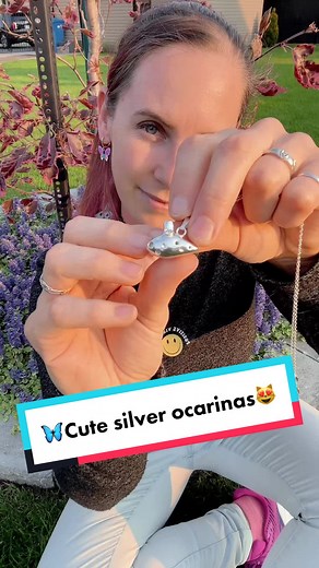 NEW CUTE OCARINAS SERIES😻🌸🦋🎵!! They all play a full octave🎵 Sooo tiny☺️✨ • 😻 Cute Cat 🦋 Cute Butterfly 🎵 Cute Zelda OoT 🌸 Cute Flower • 💜Ready to ship💜 Ocarinacaro on Etsy🤗🌸 • #ocarina #jewelry #zelda #ocarinaoftime #oot #totk #legendofzelda #tloz #zeldajewelry #cat #cute #cutecat #flower #cuteflower #silverocarina #silver #butterfly #cutebutterfly #ocarinacaro