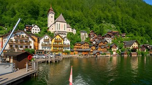 Hallstatt scenic boat tour on Lake Hallstatt (4K)