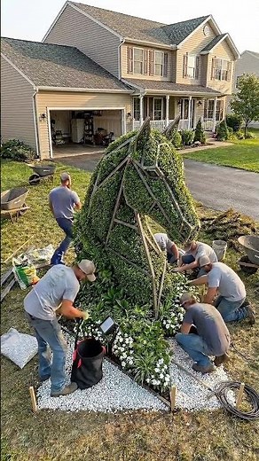How did this entrance form a luxury horse head? #reels #garden #satisfying