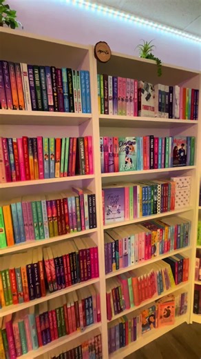 Bookstore adventures 💖📖