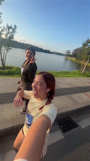 đã từng kêu không bao giờ chạy bộ và đoán xem ai là người rủ cả đám tham gia giải chạy 😮‍💨 #skincare #matnathachloreal #glassskinthantoc #hợptáccùngLorealParis