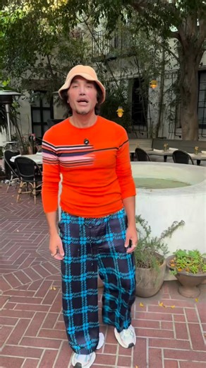 VSE SVOI CHICAGO🍸🌃 | 🔥Valentine’s Exclusive European party — “ONE KISS”💋🥂+ Hosted by @solncevrusya 🎤 — famous showman & superstar of reality show “DOM 2”📺 🍸... | Instagram