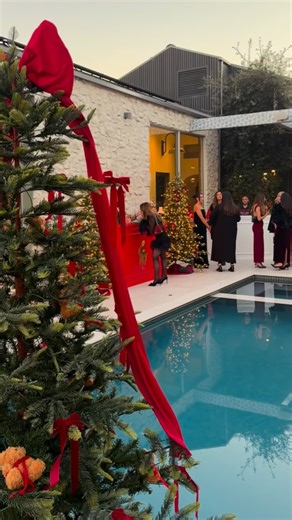 CHRISTINE BARRACO on Instagram: "Hosted a very merry Ralph Lauren holiday 🎁🧸🎄✨ with @oaktreeeventrentals Forever thankful for these women below who made the evening extra special! 🧸 @mixandminglemobilebar 🧸 @dotdotplay 🧸 @pinkladycreamery 🧸 @sayang.market 🎶 @jessicazaper_"